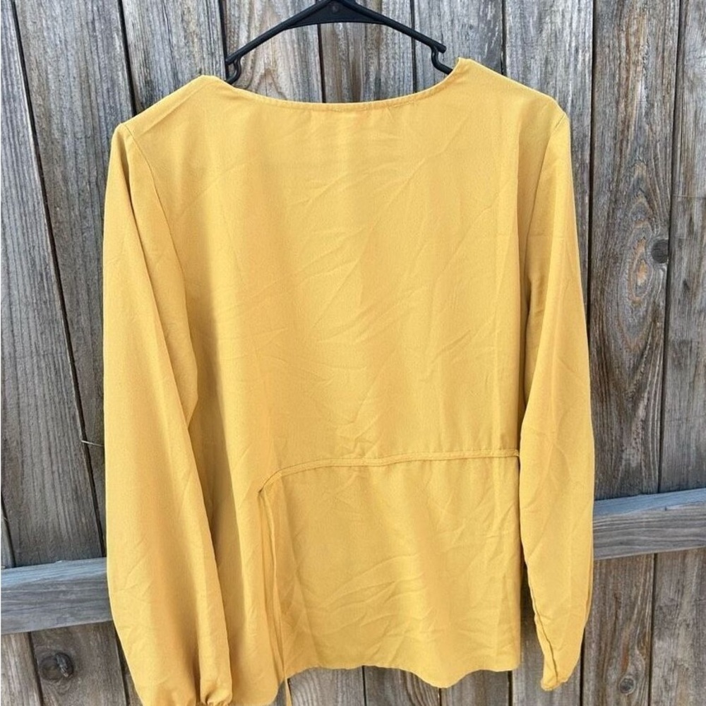 Universal Thread Yellow Button-Down Women's Top - image 2